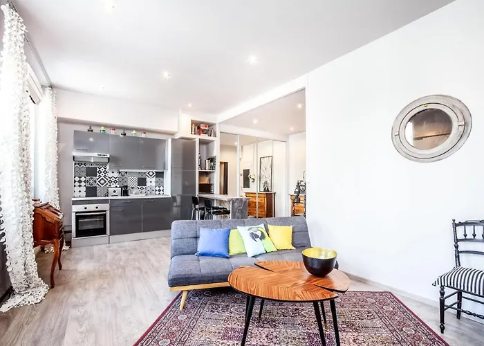 Superbe T2 de Standing au Pharo - Air Rental